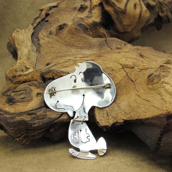 Vintage Sterling Silver Peanuts Snoopy Pin - image 4