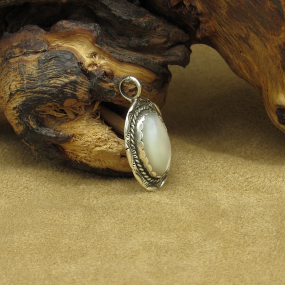 Southwest Sterling Silver and Mother of Pearl Pen… - image 3