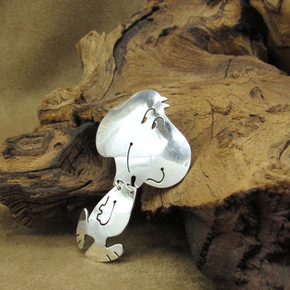 Vintage Sterling Silver Peanuts Snoopy Pin - image 3