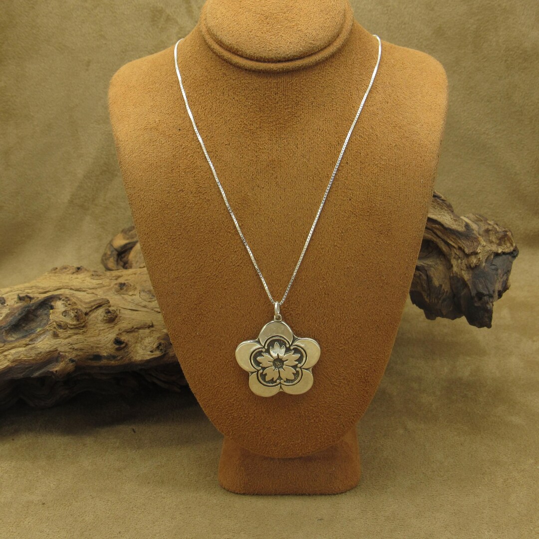 Vintage Sterling Silver Flower Pendant Necklace - Etsy