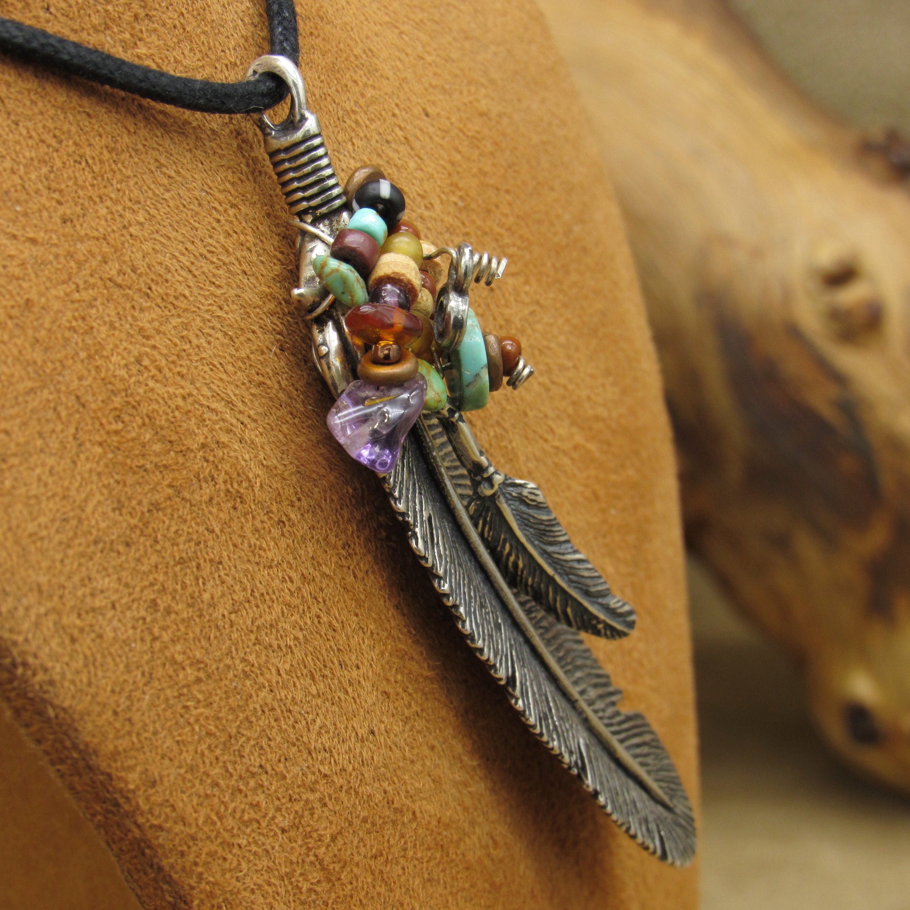 Collier Pendentif Vintage Années 70/80 - Matières Mixtes (plumes, Fourrure, Perles, Résine), Longueur 1m14