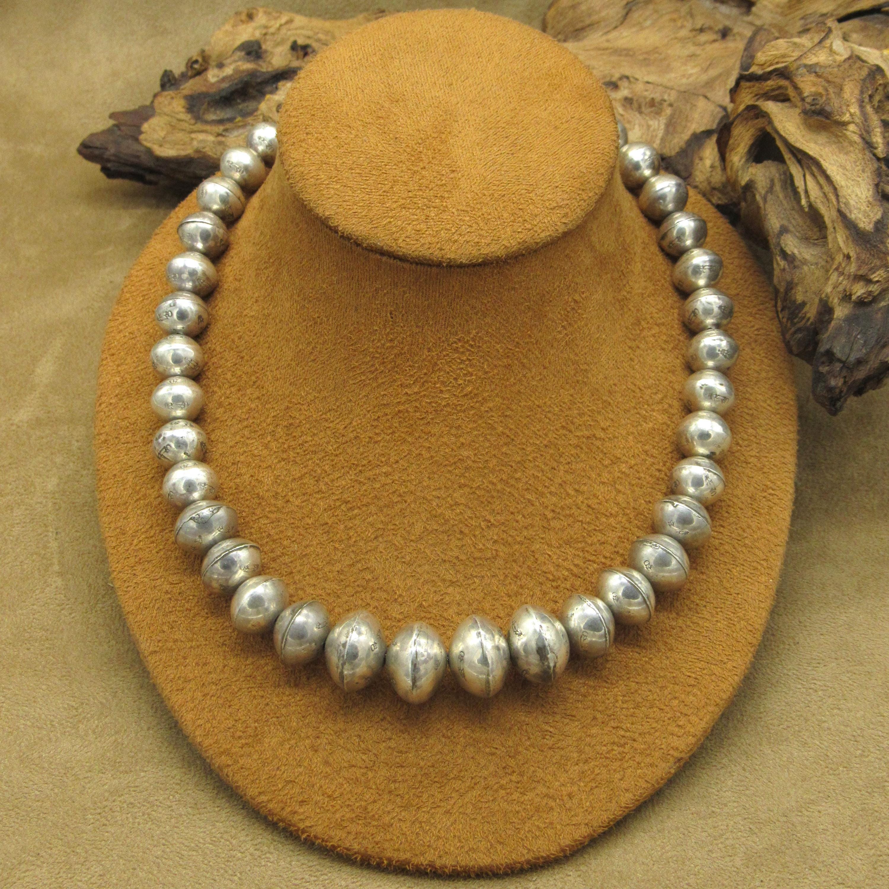 60s 70s ビンテージ ナバホ Silver Bead Necklace Vintage Sterling Silver Graduated Handmade Stamped Bead Necklace