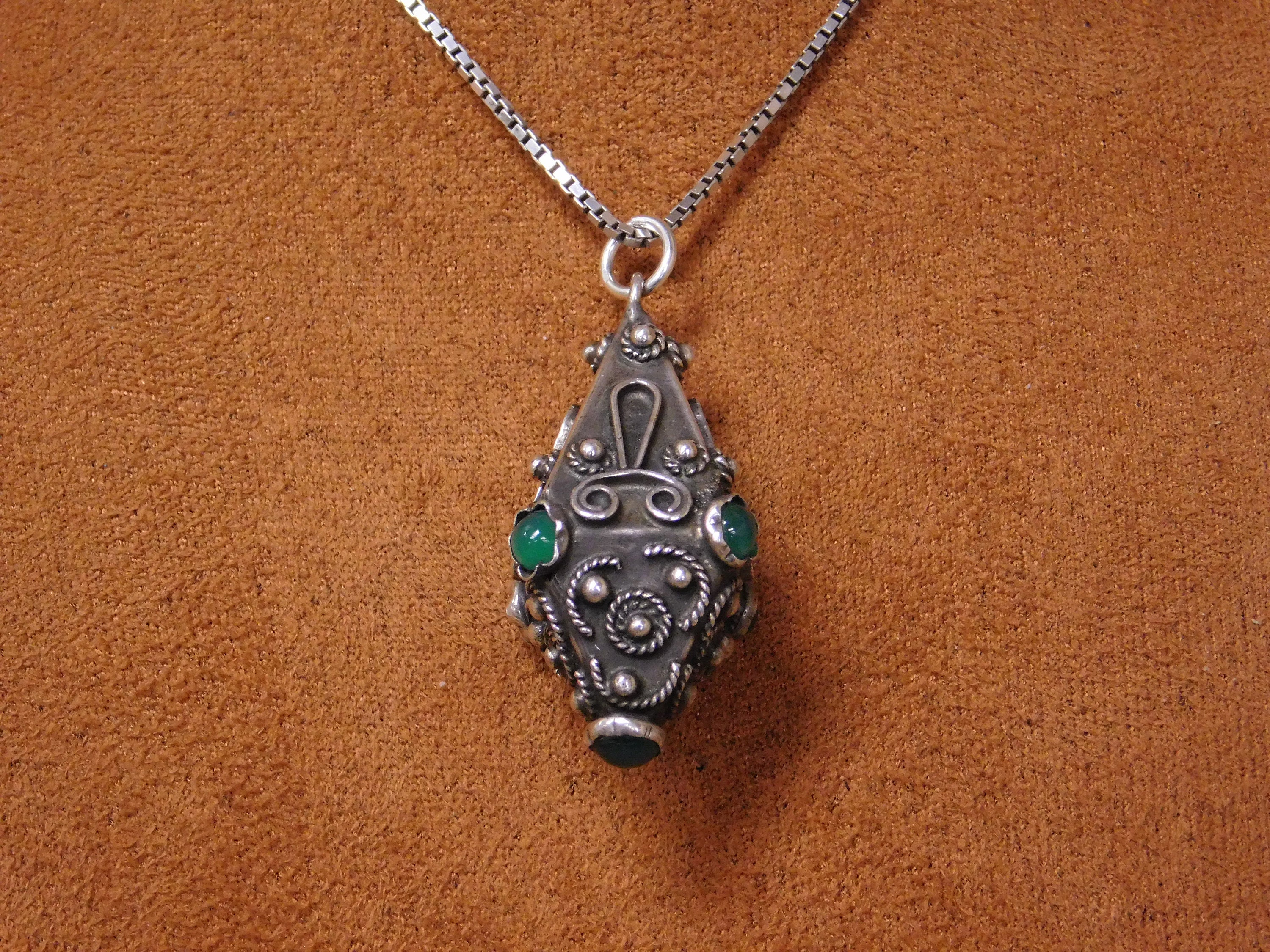 Vintage Sterling Silver Green Stone Necklace - Etsy