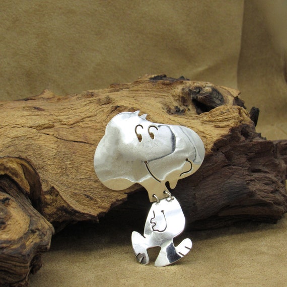 Vintage Sterling Silver Peanuts Snoopy Pin - image 1