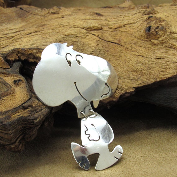 Vintage Sterling Silver Peanuts Snoopy Pin - image 2