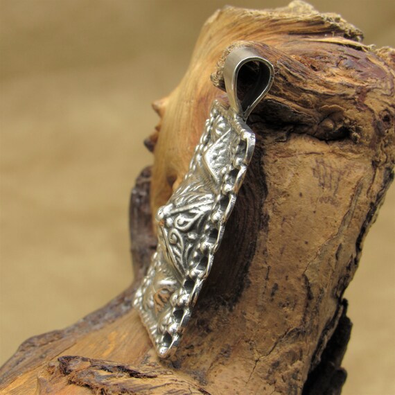 Sterling Silver Rectangle Pendant with Scalloped … - image 3