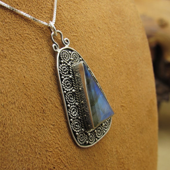 Sterling Silver and Labradorite Necklace - image 3