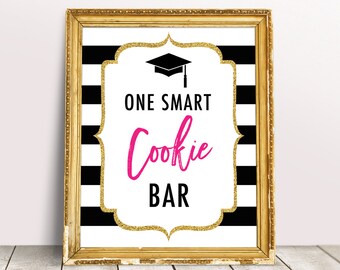 Um biscoito inteligente para impressão, placa de formatura da turma de 2021, decoração de formatura de faculdade, barra de biscoitos inteligente, decoração de festa de formatura preta e rosa