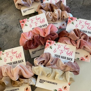 Para ter e segurar o cabelo para trás para impressão, modelo de cartão de lembrancinhas de gravata de cabelo floral, lembrancinha de gravata de cabelo DIY para impressão, lembrancinhas de chá de panela Kate