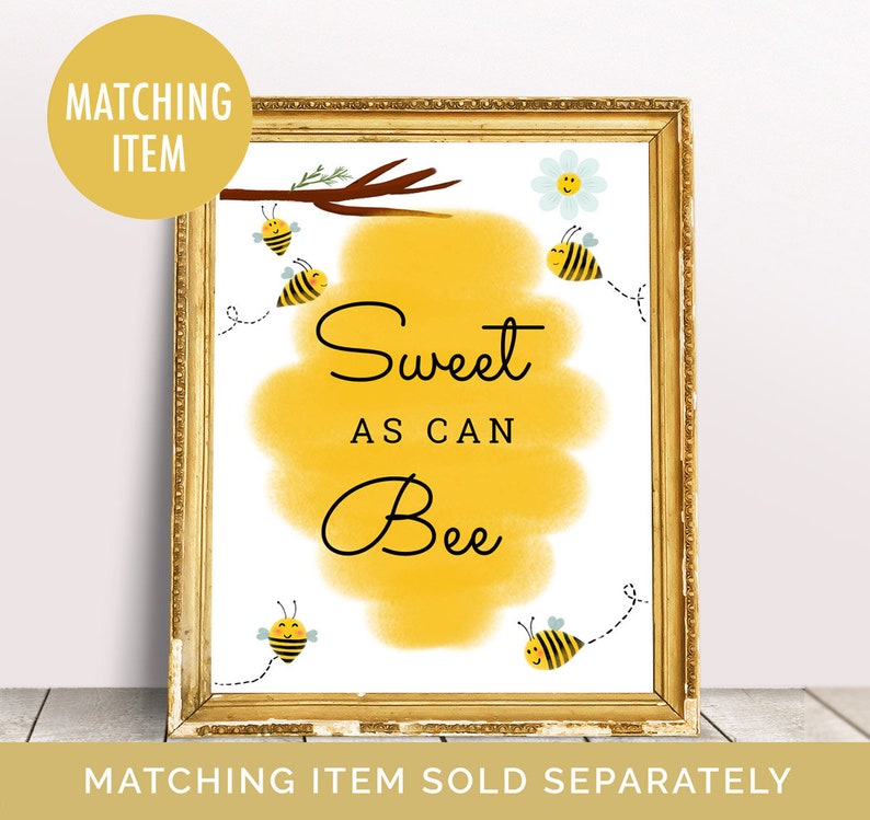 Może przedstawiać: Drukowany znak w kolorze ż&oacute;łtym i białym z tekstem "Sweet as can Bee" i akwarelowym tłem. Znak jest ozdobiony kresk&oacute;wkowymi pszczołami i kwiatami.