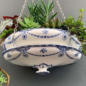 Jardinière suspendue « Conyer » en poterie Bisto ANTIQUE anglaise des années 20, bleu et blanc
