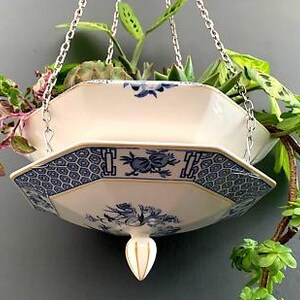 Antyczna ceramika Johnson Bros z lat 20. XX wieku, WISZĄCA DONICZKA, doniczka Jardinière z drenażem