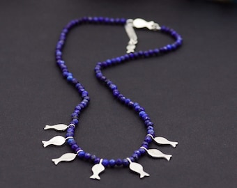 Collier lapis lazuli avec sept poissons en argent massif, Longueur réglable, Bijou de créateur