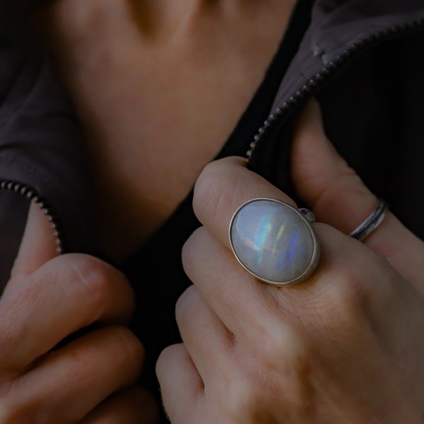 Bague pierre de lune argent massif brossé. Taille 54, Bague rustique, Bague ovale martelée, Bijou sans nickel