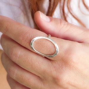 Large open oval hammered silver ring, Minimalist trendy ring. Forefinger ring, Boho statement ring. Made to order
