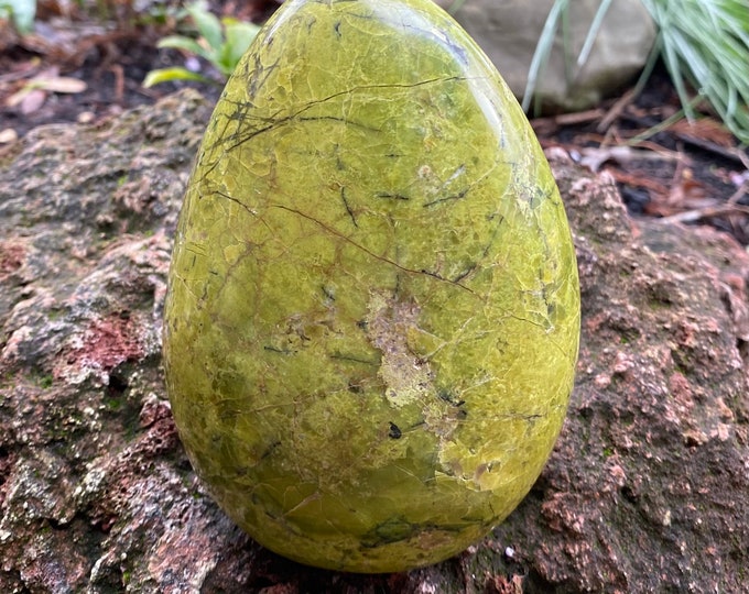 GREEN OPAL 2 LB+ Standing Stone, 941.60 Grams, 33.21 Ounces, Madagascar, CR11566