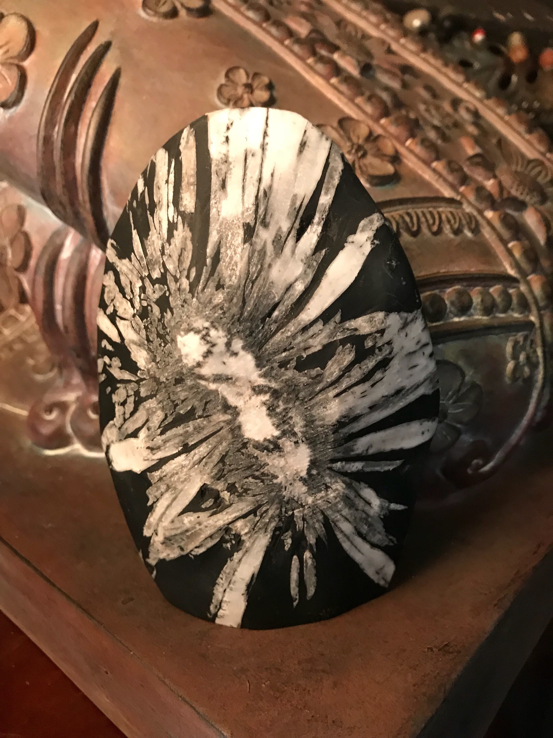 1.54 LB, XL Standing Chrysanthemum Stone, China, 697.7 ...
