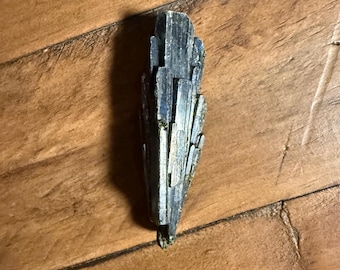 Epidote, Raw Full Crystal, Madagascar, 37.40 Grams, CR12723
