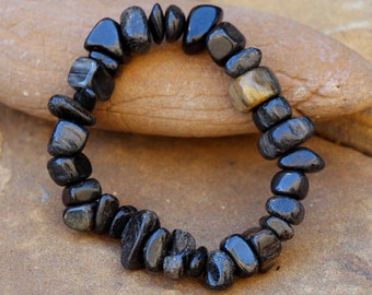 ISUA STONE BRACELET  750 million years older than Nuummite