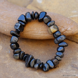 ISUA STONE BRACELET  750 million years older than Nuummite