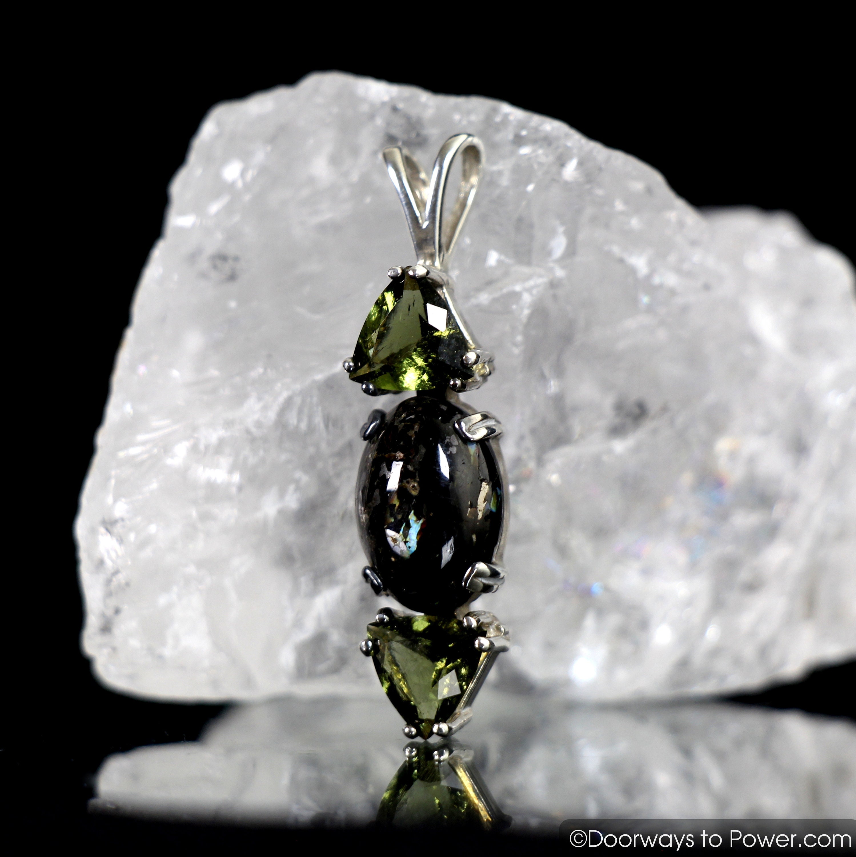 Free P&P Nuumite Crystal Gemstone Pendant Stunning 