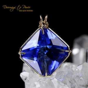 Stunning Siberian Blue Quartz 14k Gold Crystal Necklace Magician Stone Pendant A+++