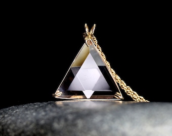 Collana con ciondolo a triangolo in cristallo di quarzo ialino con stella di David Vogel, oro 14k, benedetto ed energizzato