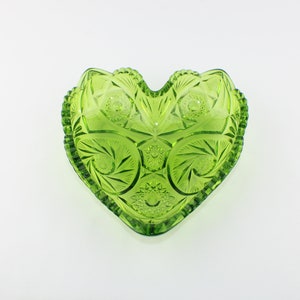 Vintage Mckee Green Glass Aztec Sunburst Heart Shaped Nappy Trinket Candy Dish
