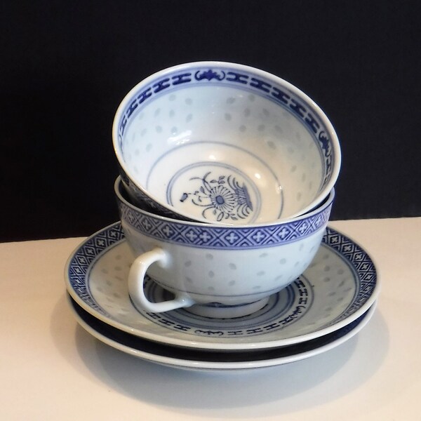 Asian 2 Blue and White Teacups Saucers Rice Eye Pattern, Tea Cup Saucer, Chinese Porcelain Tea Cups Saucer , Blue White Rice Pattern, MER