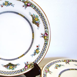 Rare Royal Doulton Salad Plate H1424 - 9 inch Diameter