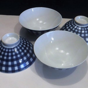 Asian rice pedestal Bowls, 4 Vintage Blue and White Bowls, Asian Rice Soup Bowls Chinese Porcelain Checkered Rice Bowls, Bowl Set 4, dis5