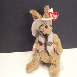 Ty Beanie Babies Hogan The Australian Kangaroo W Safari Hat, Vtg TY Beanie Babies &quot;Hogan&quot; Kangaroo yr 2000 Attic Treasure Collection, MER