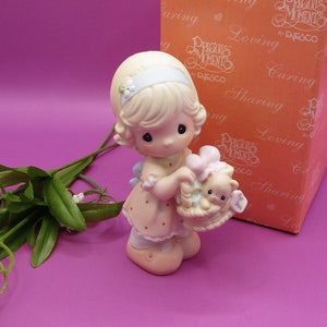 Precious Moments  &quot;Give With A Grateful Heart&quot; Figurine, PRECIOUS MOMENTS Figurine  #0000382-2004, Precious Moments Friendship Figurine