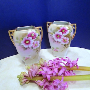 Vintage Nippon Floral Vases: Hand-Painted Pink Roses, Gold Gilding (Pair)