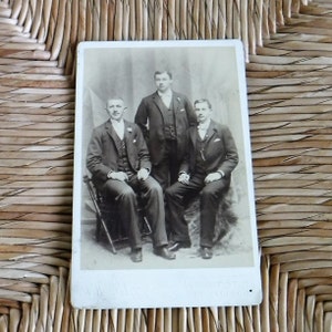 Foto de los hermanos eduardianos, antigua tarjeta de gabinete familiar, San Francisco, principios del siglo XX, retrato familiar, 3 hermanos, foto familiar antigua
