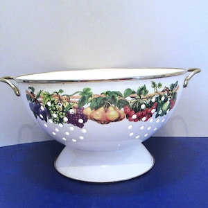 Enamel strainer vintage, Vtg large enamel ivory vegetable & fruit design, Large colander, Kitchen Accessory, Veggie and fruit Colander 13 in