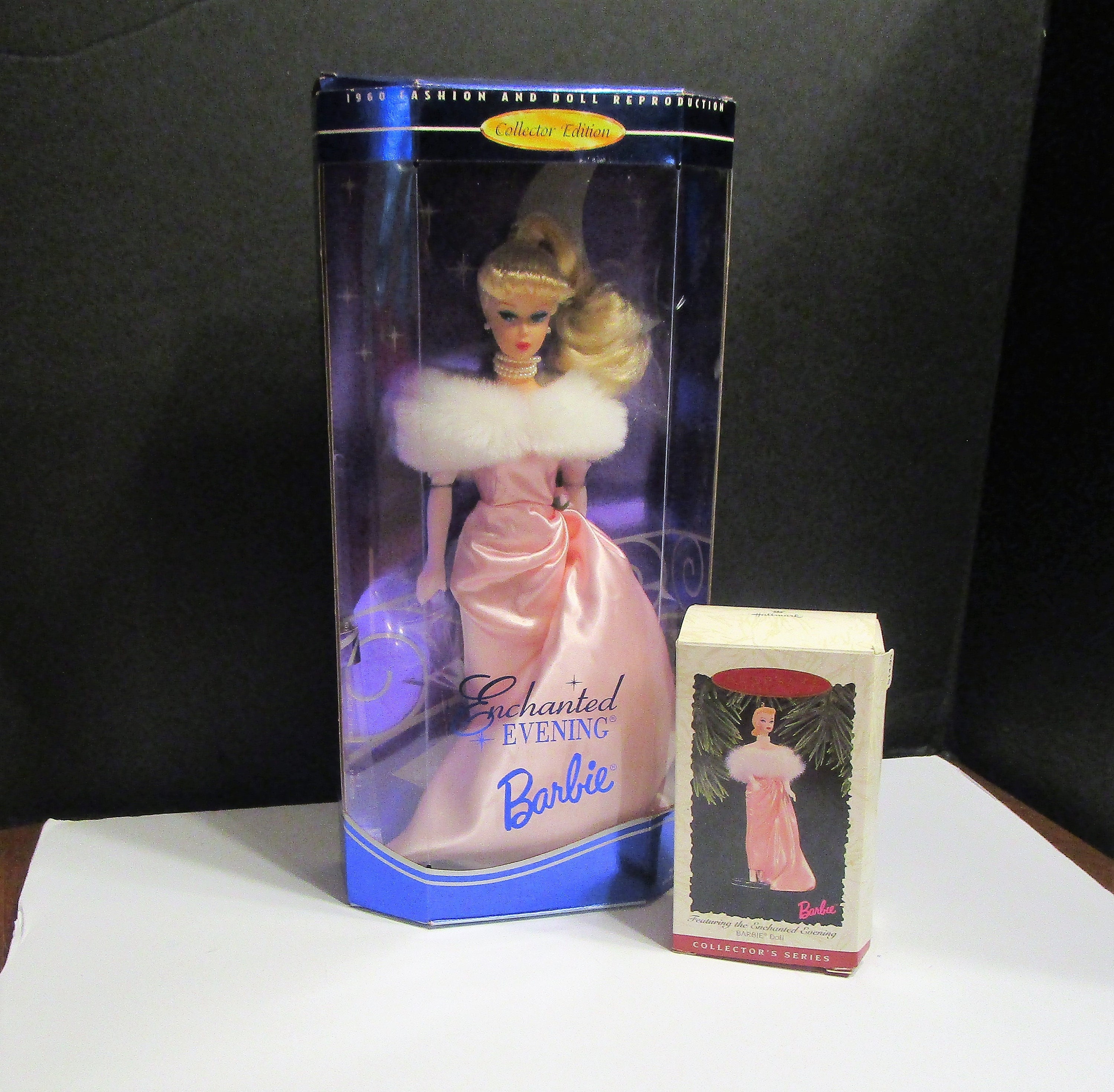 Enchanted Evening Barbie Doll Collector s Edition 1995 Mattel 1960 Reproductie EN 1996 Hallmark The Enchanted Evening Barbie Ornament MER