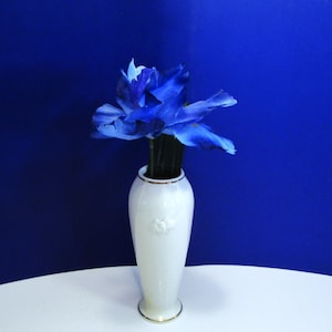 Vase Lenox, Lenox Fine Bone China Vase 5 3/4 inch 24 kt Gold Trim Embossed Rose Ivory, Lenox Rose Blossom Bud Vase, Gift for Her Mom Grandma