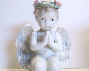 Angel Cherub Porcelain, Angel with a rose wreath on head Porcelain, Beautiful Kneeing Praying Angel Figurine Pink Rose Wreath 61/2 inch, MER