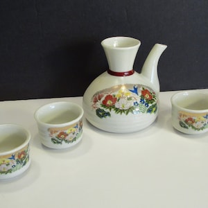 Sake Set, Vintage Tea set of 4, Japanese Decanter w/ 3 shot cups, Porcelain Asian Chinese style liquor Barware, Beautiful Asian Design, MER