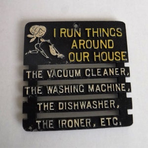 Humorous Trivet, 1960s Cast Aluminum Trivet Wall Hanging, Kitchen Trivet-Cute with Humorous Saying, Humorous METAL TRIVET, I Run Things #12