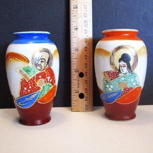 Vintage 2 Small Vases Made in Occupied Japan w/Man Woman 3 1/2 inches, OCCUPIED JAPAN Pottery Asian Vases Figurines, Oriental Vases, MER
