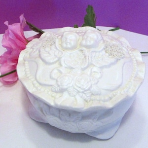Vintage Cherub Bisque Trinket Box: Schmuckhalter mit Prägung