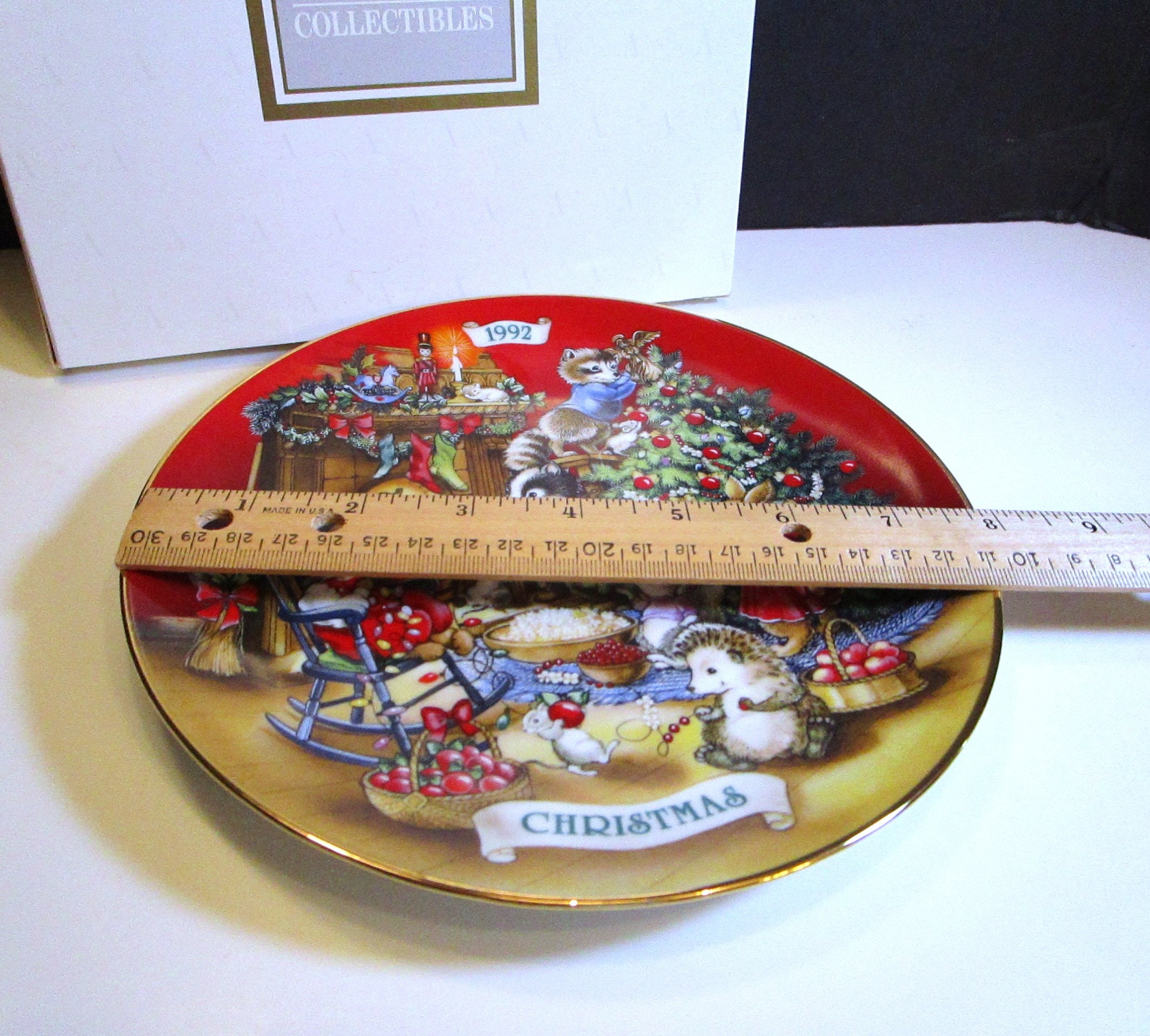 Vintage 1992 Avon Christmas Plate: 