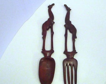 Set di forchetta e cucchiaio da insalata in legno intagliato a mano con motivo di giraffa africana, lunghezza 30 cm (12 pollici).