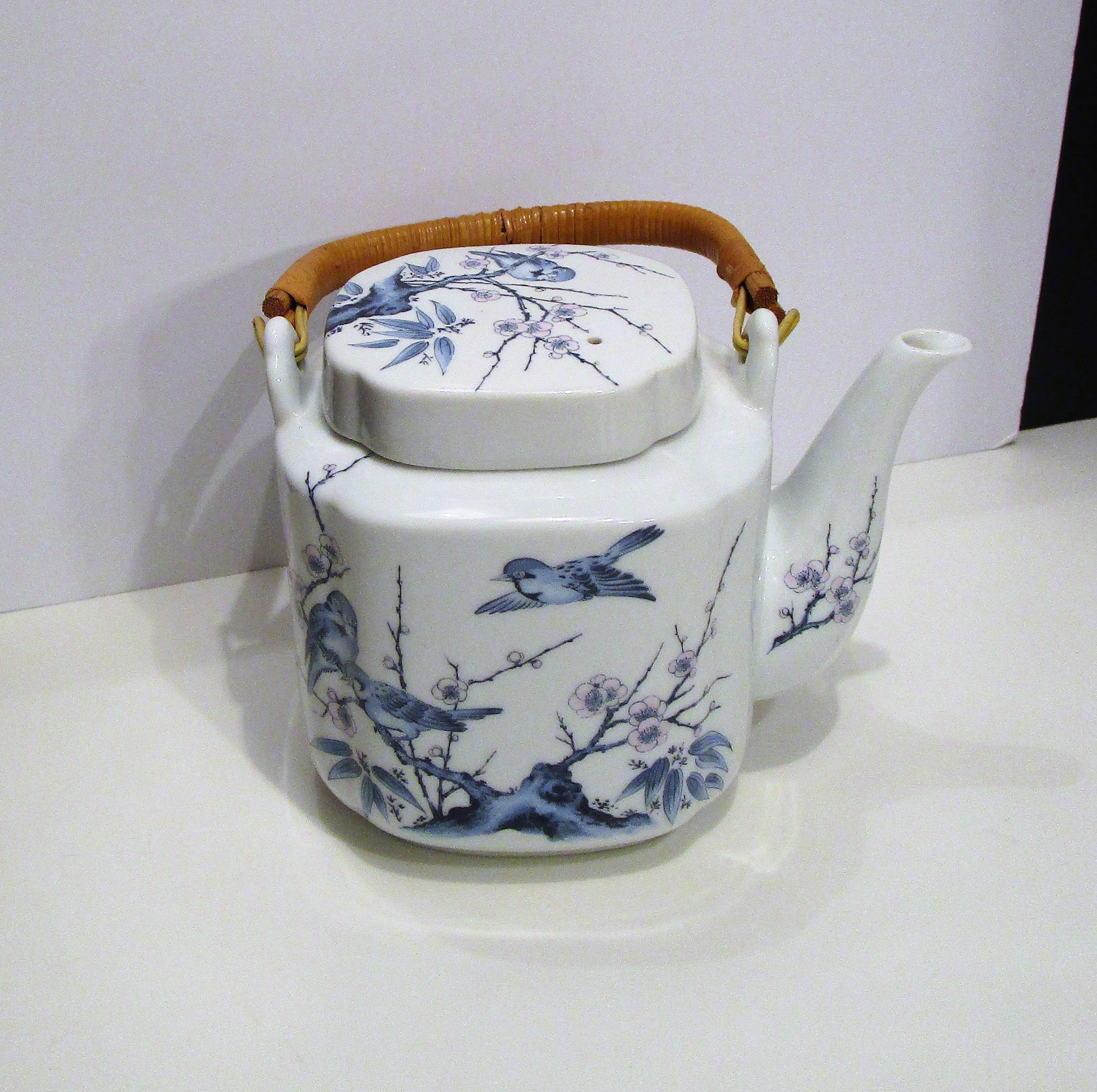 YAMARYU Oriental Blue and White Saki or Tea Pot 