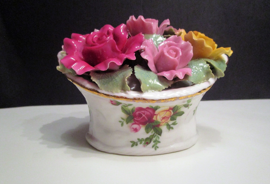 Royal Albert Old Country Roses Music Box: Plays Blue Danube Waltz