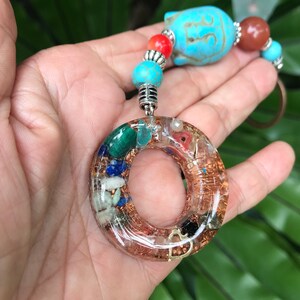 Chaveiro orgonite proteção contra proteção emf cristal de quartzo, turquise, jaspe, amazonita, lápis-lazúli, shungite, aventura, letra O