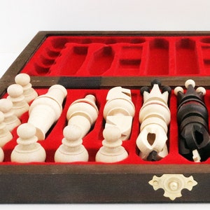 Juego de ajedrez Royal Maxi Premium Precision, portátil, de madera, hecho a mano, 30 x 30 cm, con caja y tablero