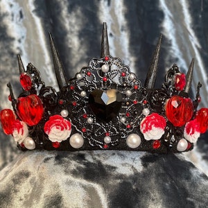 Queen of Hearts crown, Disney costume, villain, Alice in Wonderland